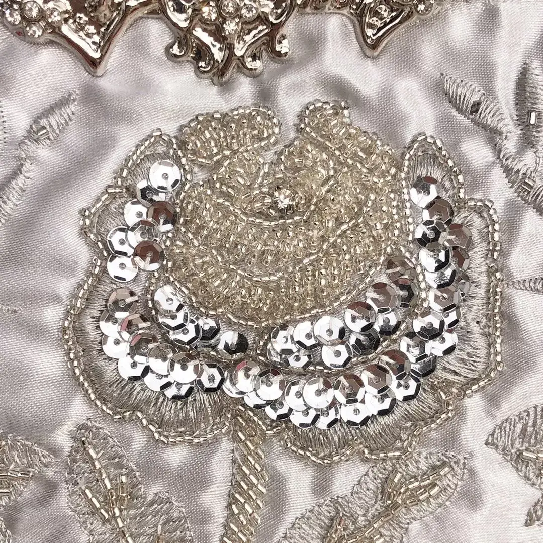 Perlentasche Trachtentasche für Damen No. 11 – Bild 8 – Chiemgauer Heimatwerk Trachten-Onlineshop Perlentasche Trachtentasche für Damen No. 11 - Bild 8 - Chiemgauer Heimatwerk Trachten-Onlineshop