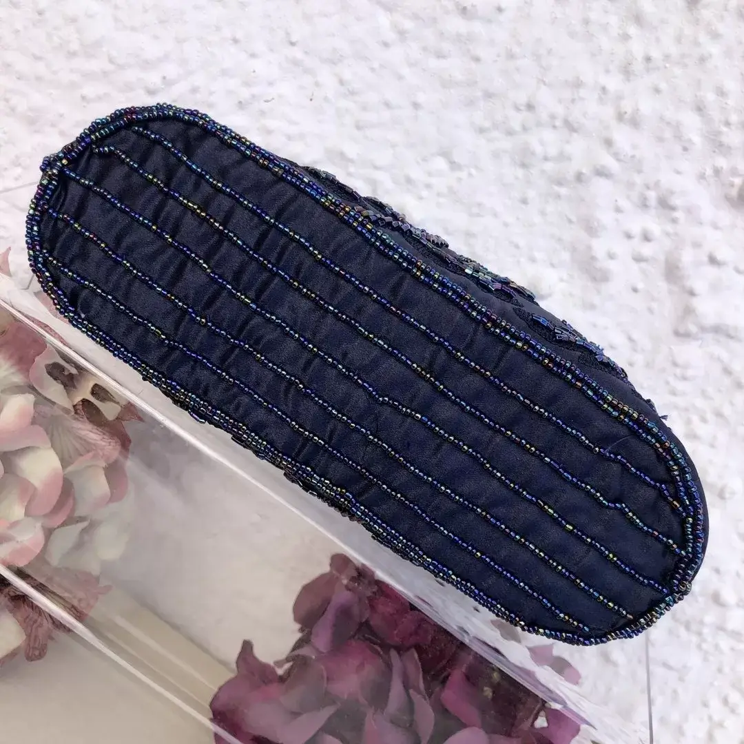 Perlentasche Trachtentasche für Damen No. 12 – Bild 22 – Chiemgauer Heimatwerk Trachten-Onlineshop Perlentasche Trachtentasche für Damen No. 12 - Bild 22 - Chiemgauer Heimatwerk Trachten-Onlineshop
