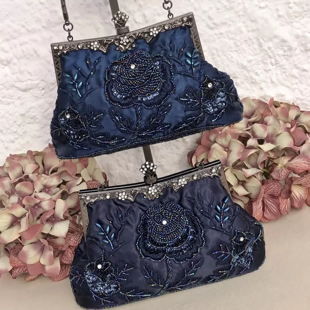 Perlentasche Trachtentasche für Damen No. 12 – Bild 23 – Chiemgauer Heimatwerk Trachten-Onlineshop Perlentasche Trachtentasche für Damen No. 12 - Bild 23 - Chiemgauer Heimatwerk Trachten-Onlineshop