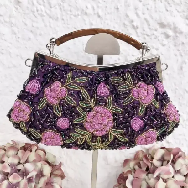 Perlentasche Trachtentasche für Damen No. 13 – Bild 1 – Chiemgauer Heimatwerk Trachten-Onlineshop Perlentasche Trachtentasche für Damen No. 13 - Bild 1 - Chiemgauer Heimatwerk Trachten-Onlineshop