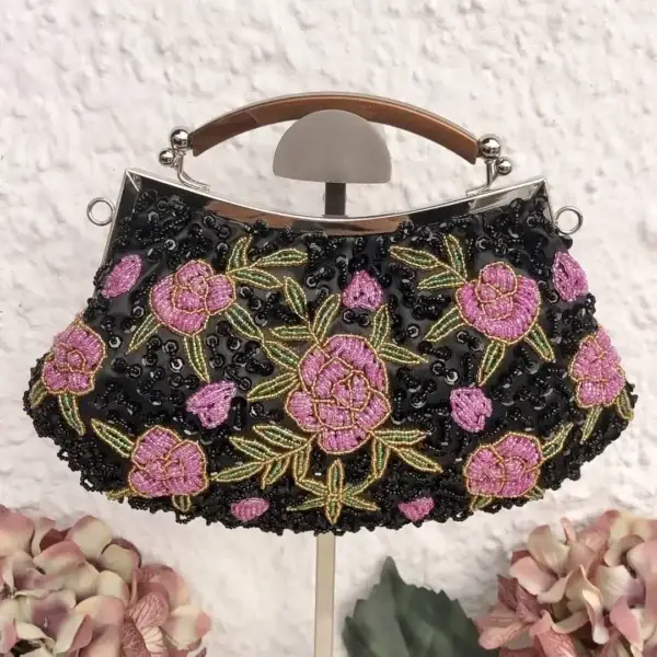 Perlentasche Trachtentasche für Damen No. 16 – Bild 1 – Chiemgauer Heimatwerk Trachten-Onlineshop Perlentasche Trachtentasche für Damen No. 16 - Bild 1 - Chiemgauer Heimatwerk Trachten-Onlineshop