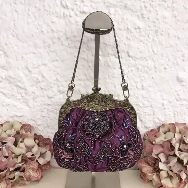 Perlentasche Trachtentasche für Damen No. 17 – Bild 1 – Chiemgauer Heimatwerk Trachten-Onlineshop Perlentasche Trachtentasche für Damen No. 17 - Bild 1 - Chiemgauer Heimatwerk Trachten-Onlineshop