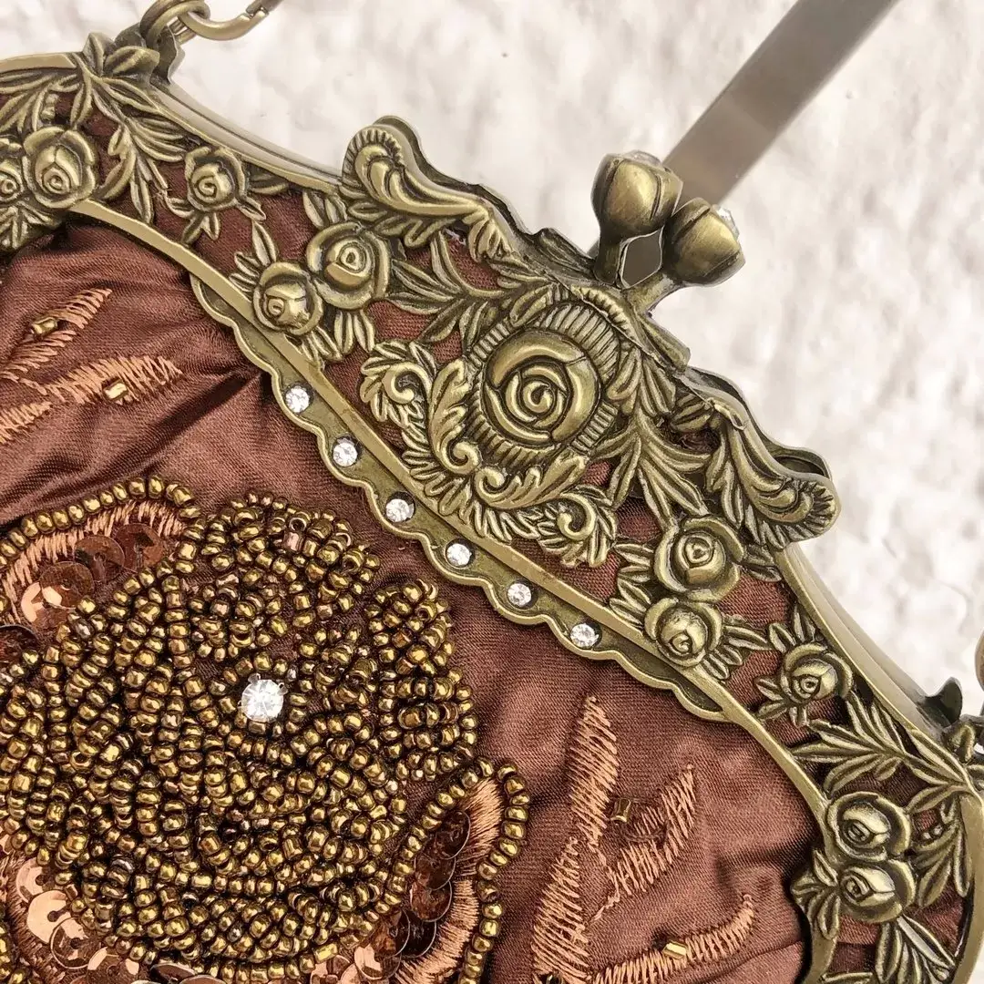 Perlentasche Trachtentasche für Damen No. 18 – Bild 11 – Chiemgauer Heimatwerk Trachten-Onlineshop Perlentasche Trachtentasche für Damen No. 18 - Bild 11 - Chiemgauer Heimatwerk Trachten-Onlineshop