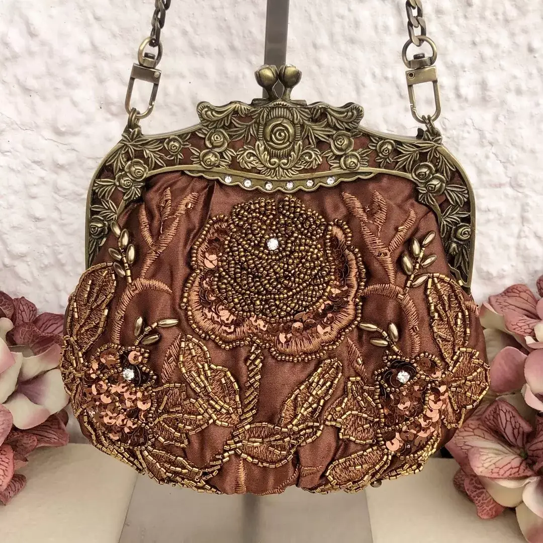 Perlentasche Trachtentasche für Damen No. 18 – Bild 2 – Chiemgauer Heimatwerk Trachten-Onlineshop Perlentasche Trachtentasche für Damen No. 18 - Bild 2 - Chiemgauer Heimatwerk Trachten-Onlineshop