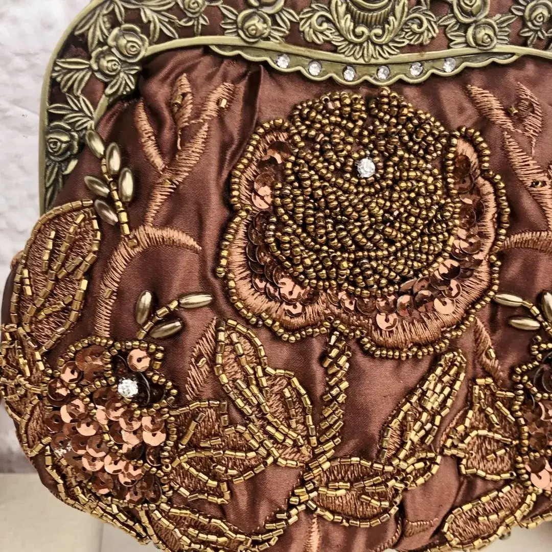 Perlentasche Trachtentasche für Damen No. 18 – Bild 8 – Chiemgauer Heimatwerk Trachten-Onlineshop Perlentasche Trachtentasche für Damen No. 18 - Bild 8 - Chiemgauer Heimatwerk Trachten-Onlineshop