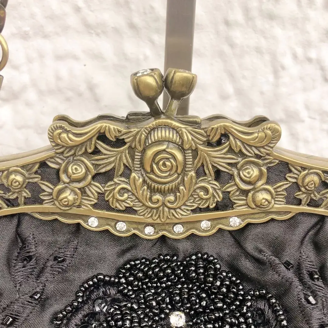 Perlentasche Trachtentasche für Damen No. 20 – Bild 13 – Chiemgauer Heimatwerk Trachten-Onlineshop Perlentasche Trachtentasche für Damen No. 20 - Bild 13 - Chiemgauer Heimatwerk Trachten-Onlineshop