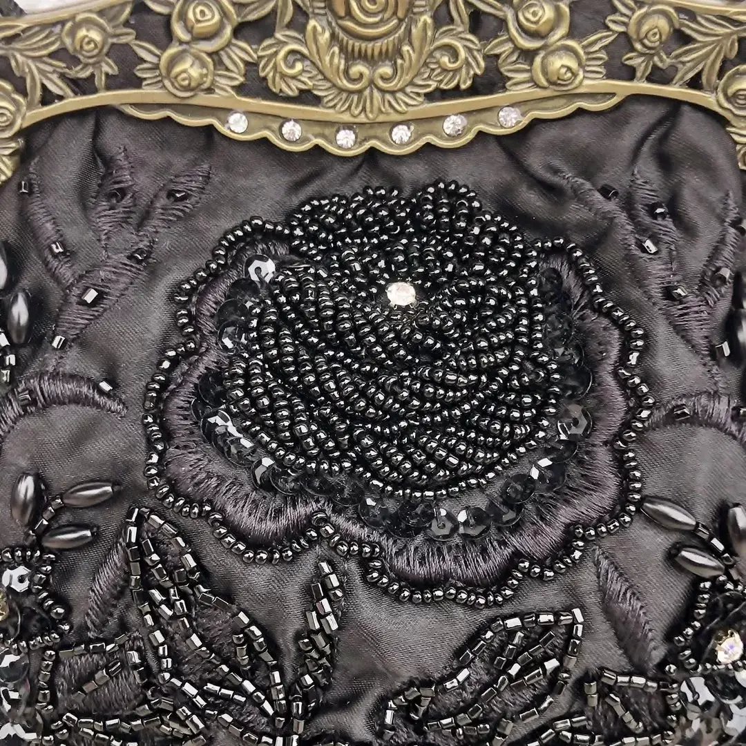 Perlentasche Trachtentasche für Damen No. 20 – Bild 15 – Chiemgauer Heimatwerk Trachten-Onlineshop Perlentasche Trachtentasche für Damen No. 20 - Bild 15 - Chiemgauer Heimatwerk Trachten-Onlineshop