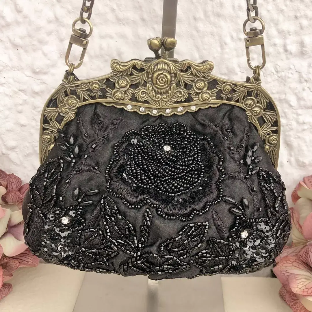 Perlentasche Trachtentasche für Damen No. 20 – Bild 2 – Chiemgauer Heimatwerk Trachten-Onlineshop Perlentasche Trachtentasche für Damen No. 20 - Bild 2 - Chiemgauer Heimatwerk Trachten-Onlineshop