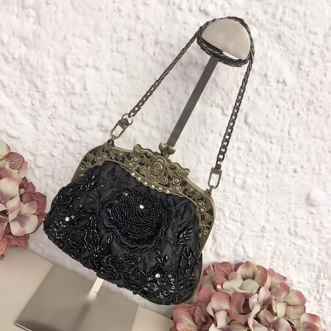 Perlentasche Trachtentasche für Damen No. 20 – Bild 3 – Chiemgauer Heimatwerk Trachten-Onlineshop Perlentasche Trachtentasche für Damen No. 20 - Bild 3 - Chiemgauer Heimatwerk Trachten-Onlineshop