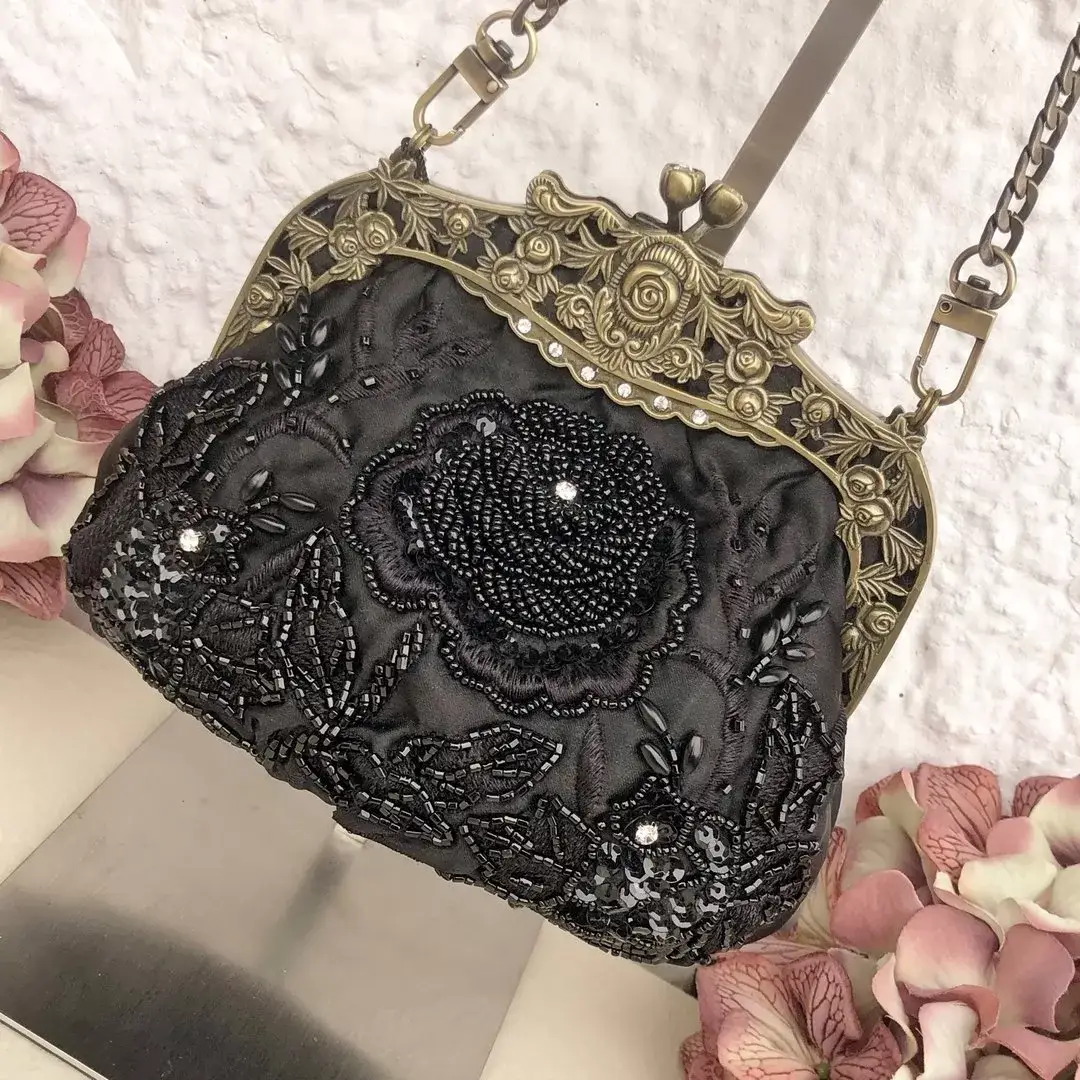 Perlentasche Trachtentasche für Damen No. 20 – Bild 4 – Chiemgauer Heimatwerk Trachten-Onlineshop Perlentasche Trachtentasche für Damen No. 20 - Bild 4 - Chiemgauer Heimatwerk Trachten-Onlineshop