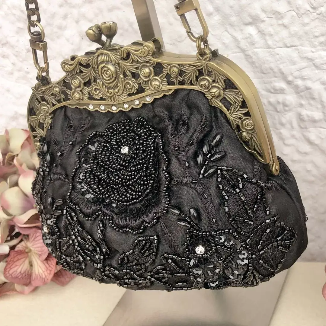 Perlentasche Trachtentasche für Damen No. 20 – Bild 9 – Chiemgauer Heimatwerk Trachten-Onlineshop Perlentasche Trachtentasche für Damen No. 20 - Bild 9 - Chiemgauer Heimatwerk Trachten-Onlineshop