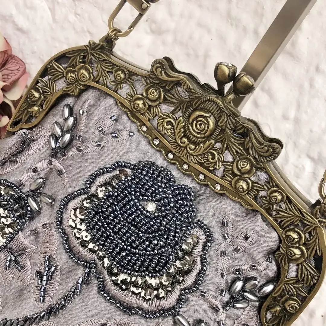 Perlentasche Trachtentasche für Damen No. 21 – Bild 11 – Chiemgauer Heimatwerk Trachten-Onlineshop Perlentasche Trachtentasche für Damen No. 21 - Bild 11 - Chiemgauer Heimatwerk Trachten-Onlineshop