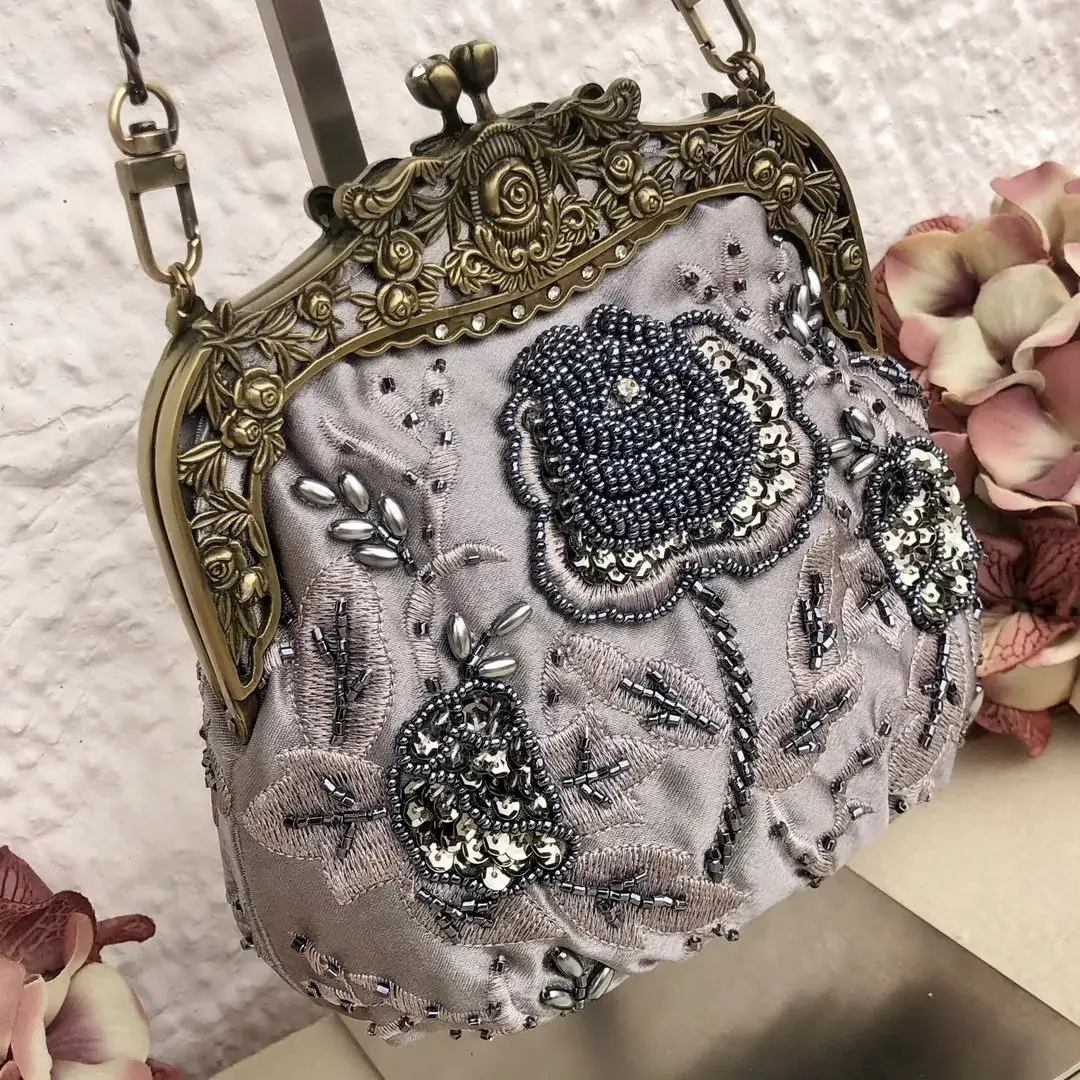 Perlentasche Trachtentasche für Damen No. 21 – Bild 15 – Chiemgauer Heimatwerk Trachten-Onlineshop Perlentasche Trachtentasche für Damen No. 21 - Bild 15 - Chiemgauer Heimatwerk Trachten-Onlineshop