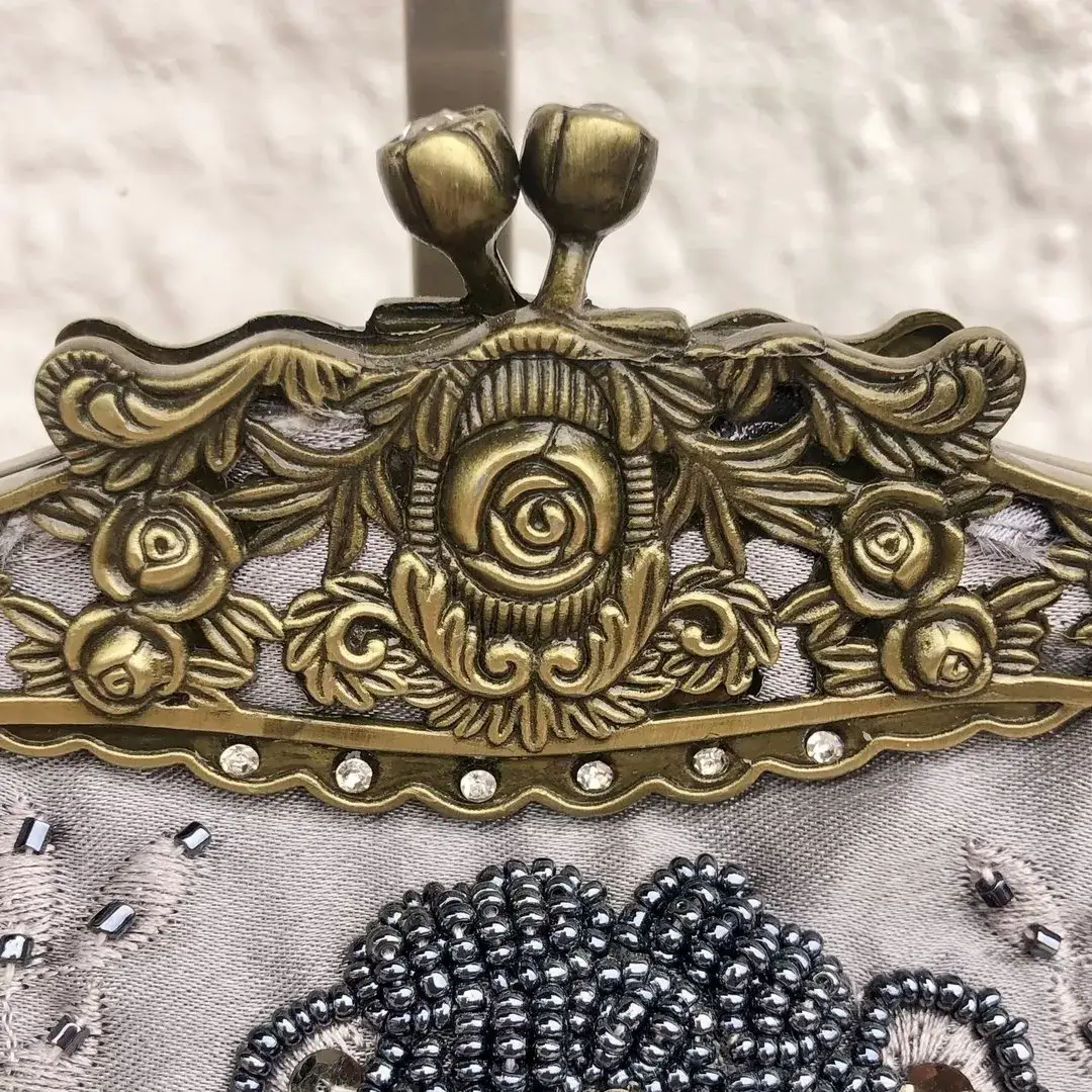 Perlentasche Trachtentasche für Damen No. 21 – Bild 9 – Chiemgauer Heimatwerk Trachten-Onlineshop Perlentasche Trachtentasche für Damen No. 21 - Bild 9 - Chiemgauer Heimatwerk Trachten-Onlineshop