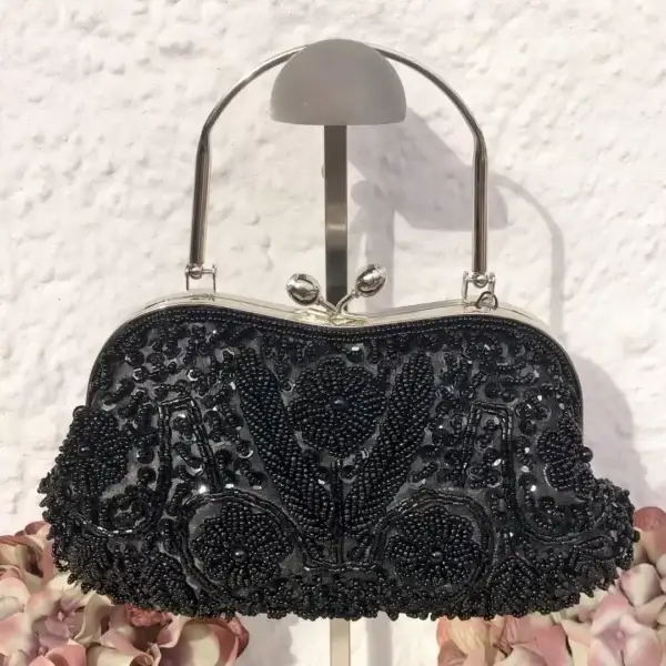 Perlentasche Trachtentasche für Damen No. 24 – Bild 1 – Chiemgauer Heimatwerk Trachten-Onlineshop Perlentasche Trachtentasche für Damen No. 24 - Bild 1 - Chiemgauer Heimatwerk Trachten-Onlineshop