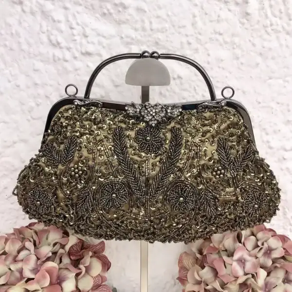 Perlentasche Trachtentasche für Damen No. 25 – Bild 1 – Chiemgauer Heimatwerk Trachten-Onlineshop Perlentasche Trachtentasche für Damen No. 25 - Bild 1 - Chiemgauer Heimatwerk Trachten-Onlineshop
