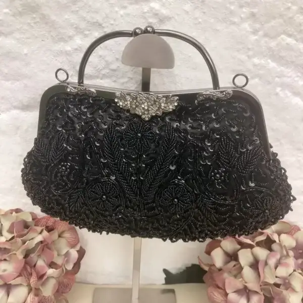 Perlentasche Trachtentasche für Damen No. 27 – Bild 1 – Chiemgauer Heimatwerk Trachten-Onlineshop Perlentasche Trachtentasche für Damen No. 27 - Bild 1 - Chiemgauer Heimatwerk Trachten-Onlineshop