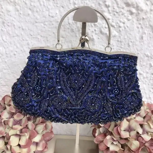 Perlentasche Trachtentasche für Damen No. 28 – Bild 1 – Chiemgauer Heimatwerk Trachten-Onlineshop Perlentasche Trachtentasche für Damen No. 28 - Bild 1 - Chiemgauer Heimatwerk Trachten-Onlineshop