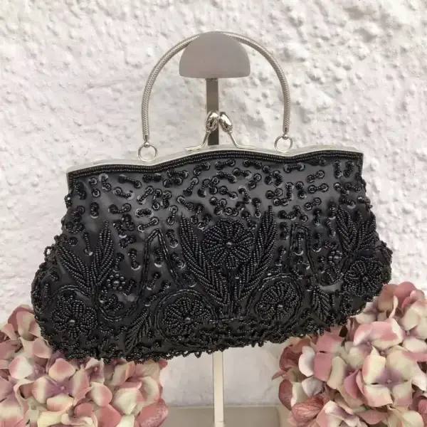 Perlentasche Trachtentasche für Damen No. 29 – Bild 1 – Chiemgauer Heimatwerk Trachten-Onlineshop Perlentasche Trachtentasche für Damen No. 29 - Bild 1 - Chiemgauer Heimatwerk Trachten-Onlineshop