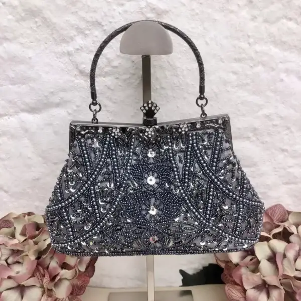 Perlentasche Trachtentasche für Damen No. 3 – Bild 1 – Chiemgauer Heimatwerk Trachten-Onlineshop Perlentasche Trachtentasche für Damen No. 3 - Bild 1 - Chiemgauer Heimatwerk Trachten-Onlineshop