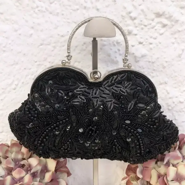 Perlentasche Trachtentasche für Damen No. 32 – Bild 1 – Chiemgauer Heimatwerk Trachten-Onlineshop Perlentasche Trachtentasche für Damen No. 32 - Bild 1 - Chiemgauer Heimatwerk Trachten-Onlineshop