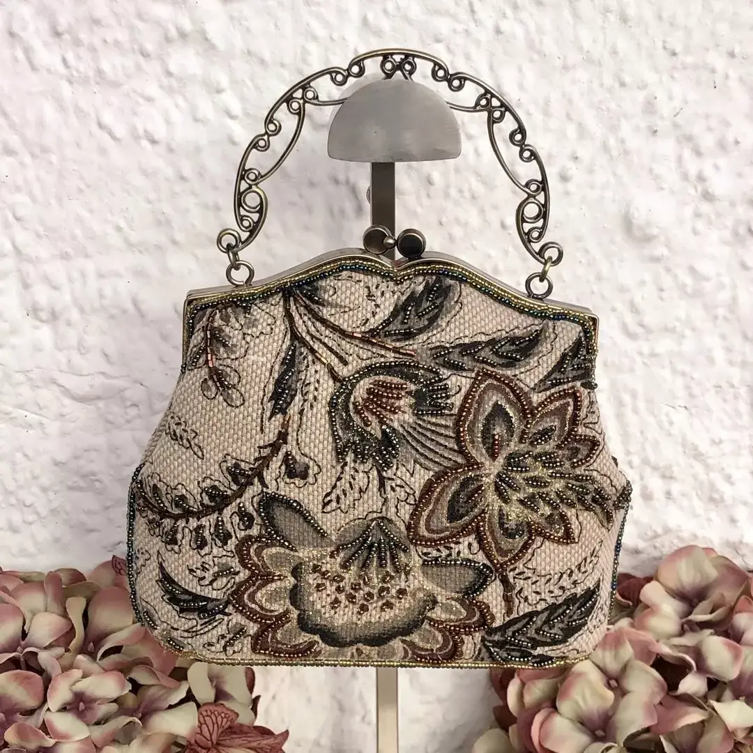 Perlentasche Trachtentasche für Damen No. 35 – Bild 1 – Chiemgauer Heimatwerk Trachten-Onlineshop Perlentasche Trachtentasche für Damen No. 35 - Bild 1 - Chiemgauer Heimatwerk Trachten-Onlineshop
