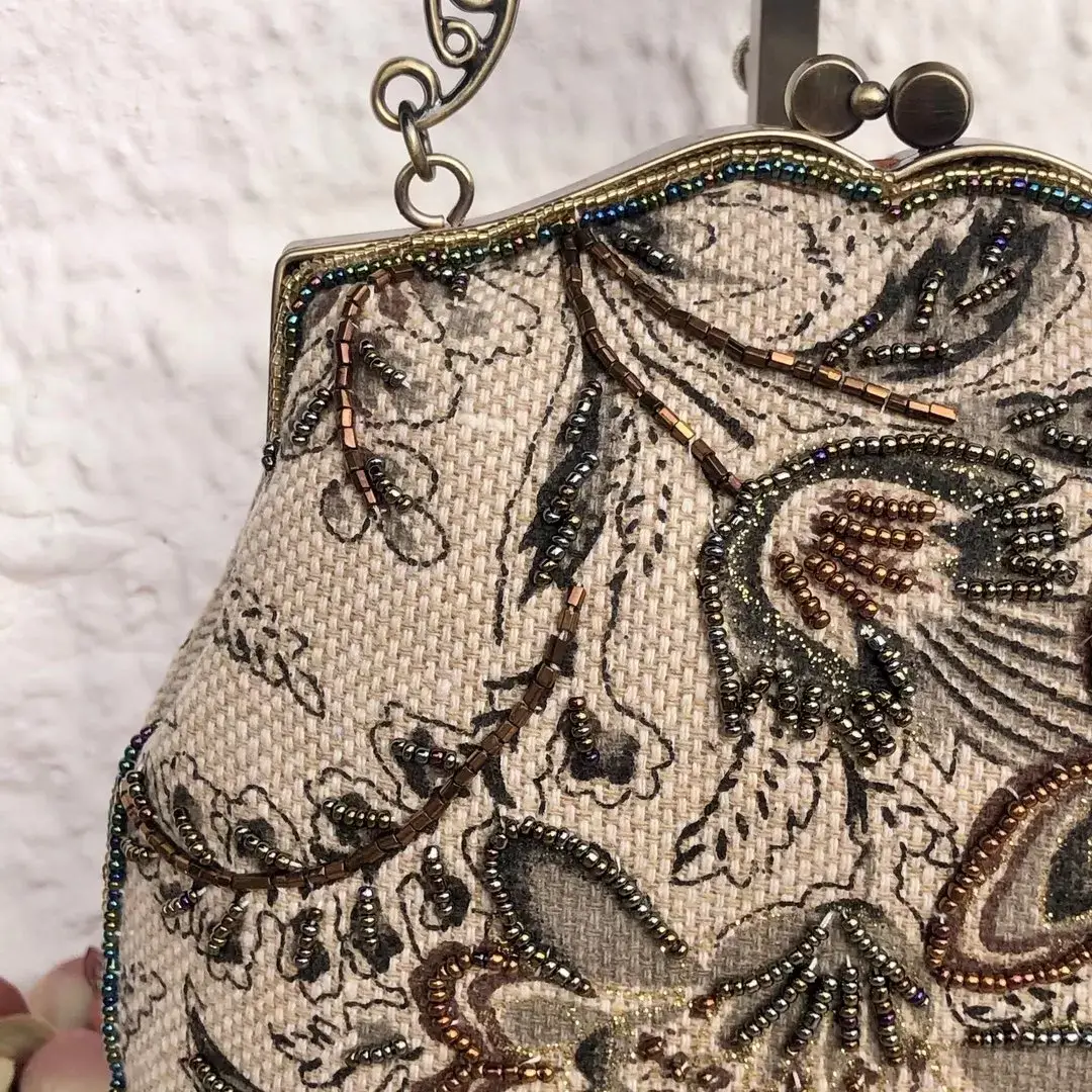 Perlentasche Trachtentasche für Damen No. 35 – Bild 13 – Chiemgauer Heimatwerk Trachten-Onlineshop Perlentasche Trachtentasche für Damen No. 35 - Bild 13 - Chiemgauer Heimatwerk Trachten-Onlineshop