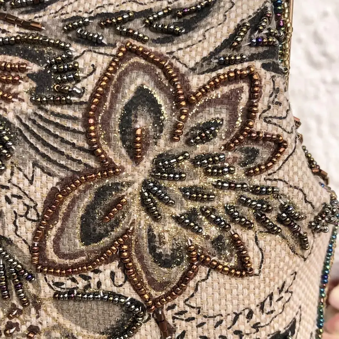 Perlentasche Trachtentasche für Damen No. 35 – Bild 16 – Chiemgauer Heimatwerk Trachten-Onlineshop Perlentasche Trachtentasche für Damen No. 35 - Bild 16 - Chiemgauer Heimatwerk Trachten-Onlineshop