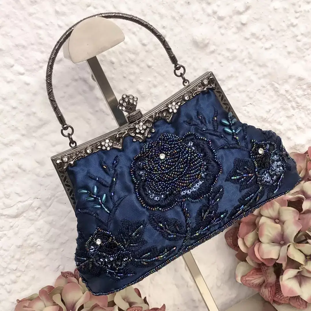 Perlentasche Trachtentasche für Damen No. 5 – Bild 1 – Chiemgauer Heimatwerk Trachten-Onlineshop Perlentasche Trachtentasche für Damen No. 5 - Bild 1 - Chiemgauer Heimatwerk Trachten-Onlineshop