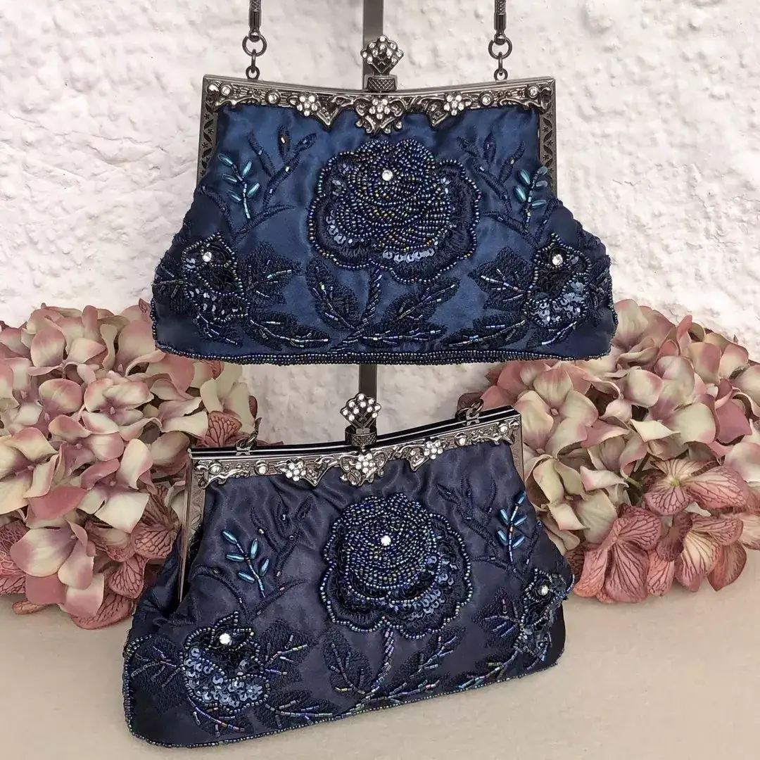 Perlentasche Trachtentasche für Damen No. 5 – Bild 16 – Chiemgauer Heimatwerk Trachten-Onlineshop Perlentasche Trachtentasche für Damen No. 5 - Bild 16 - Chiemgauer Heimatwerk Trachten-Onlineshop