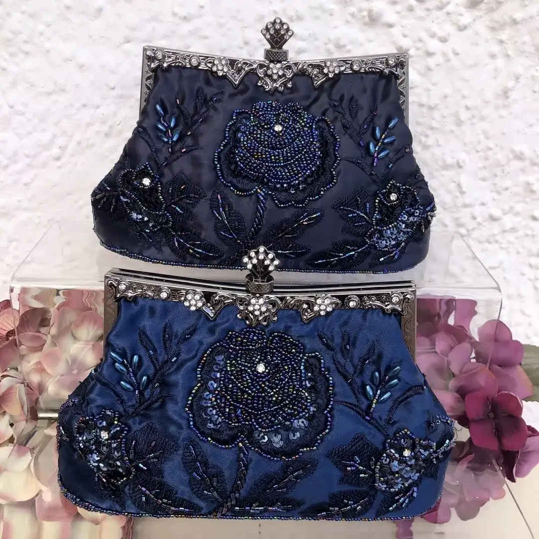 Perlentasche Trachtentasche für Damen No. 5 – Bild 17 – Chiemgauer Heimatwerk Trachten-Onlineshop Perlentasche Trachtentasche für Damen No. 5 - Bild 17 - Chiemgauer Heimatwerk Trachten-Onlineshop