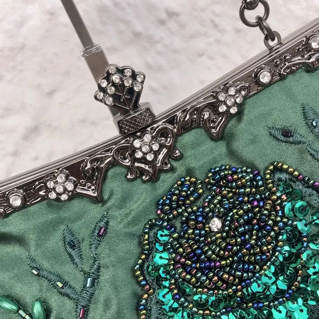 Perlentasche Trachtentasche für Damen No. 6 – Bild 12 – Chiemgauer Heimatwerk Trachten-Onlineshop Perlentasche Trachtentasche für Damen No. 6 - Bild 12 - Chiemgauer Heimatwerk Trachten-Onlineshop