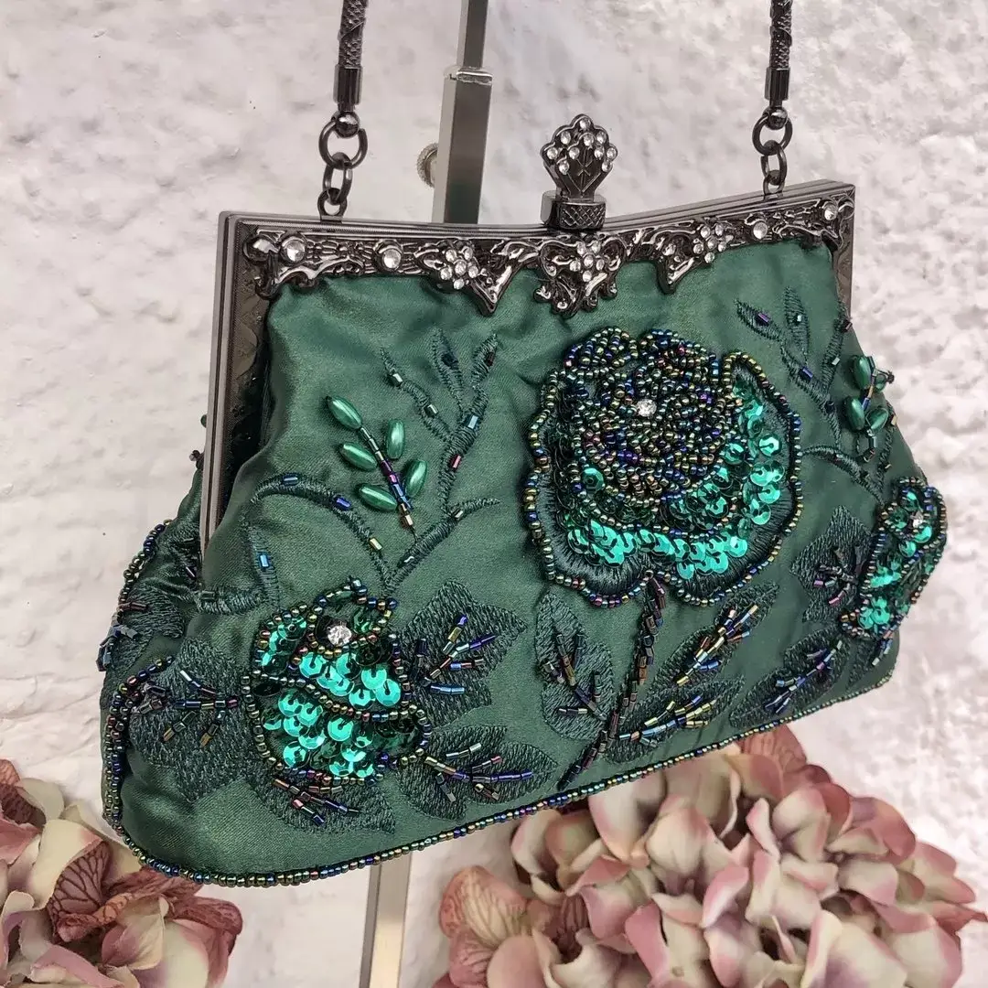 Perlentasche Trachtentasche für Damen No. 6 – Bild 15 – Chiemgauer Heimatwerk Trachten-Onlineshop Perlentasche Trachtentasche für Damen No. 6 - Bild 15 - Chiemgauer Heimatwerk Trachten-Onlineshop