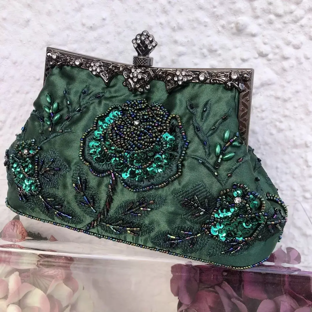 Perlentasche Trachtentasche für Damen No. 6 – Bild 18 – Chiemgauer Heimatwerk Trachten-Onlineshop Perlentasche Trachtentasche für Damen No. 6 - Bild 18 - Chiemgauer Heimatwerk Trachten-Onlineshop