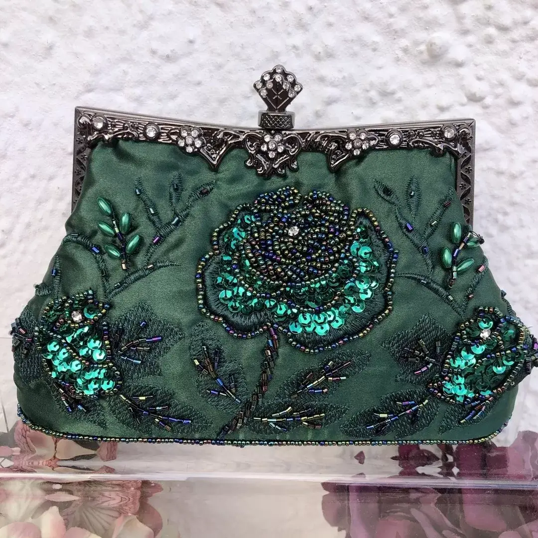 Perlentasche Trachtentasche für Damen No. 6 – Bild 2 – Chiemgauer Heimatwerk Trachten-Onlineshop Perlentasche Trachtentasche für Damen No. 6 - Bild 2 - Chiemgauer Heimatwerk Trachten-Onlineshop