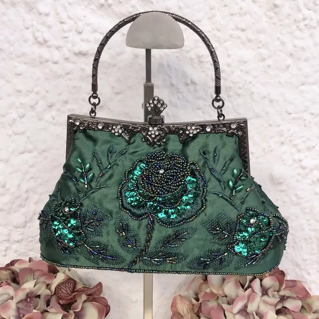 Perlentasche Trachtentasche für Damen No. 6 – Bild 3 – Chiemgauer Heimatwerk Trachten-Onlineshop Perlentasche Trachtentasche für Damen No. 6 - Bild 3 - Chiemgauer Heimatwerk Trachten-Onlineshop