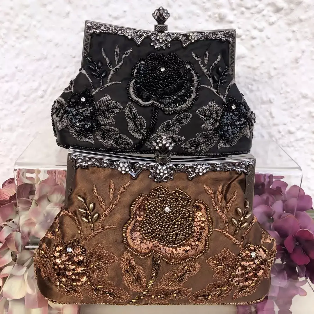 Perlentasche Trachtentasche für Damen No. 7 – Bild 12 – Chiemgauer Heimatwerk Trachten-Onlineshop Perlentasche Trachtentasche für Damen No. 7 - Bild 12 - Chiemgauer Heimatwerk Trachten-Onlineshop