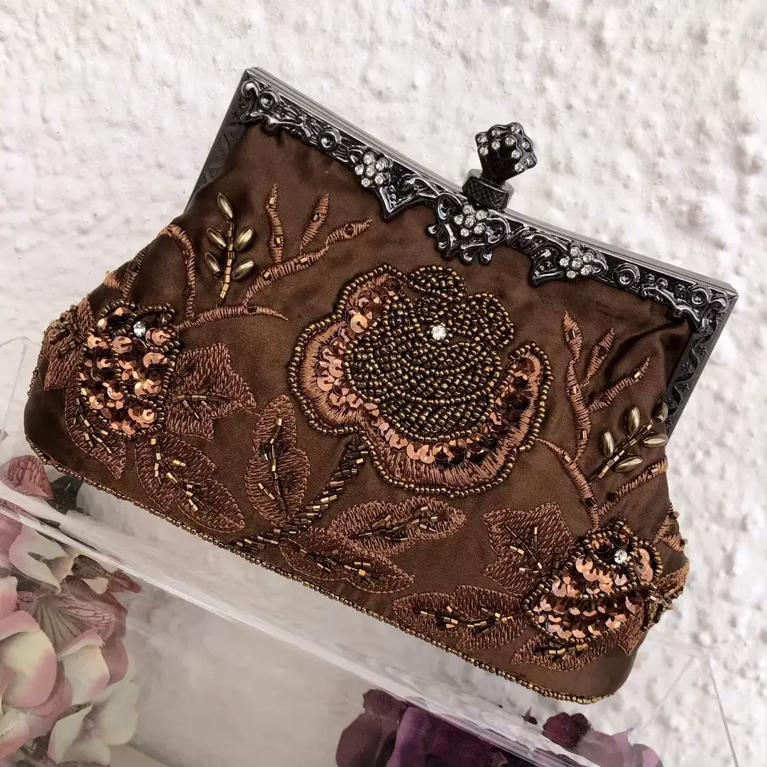 Perlentasche Trachtentasche für Damen No. 7 – Bild 20 – Chiemgauer Heimatwerk Trachten-Onlineshop Perlentasche Trachtentasche für Damen No. 7 - Bild 20 - Chiemgauer Heimatwerk Trachten-Onlineshop