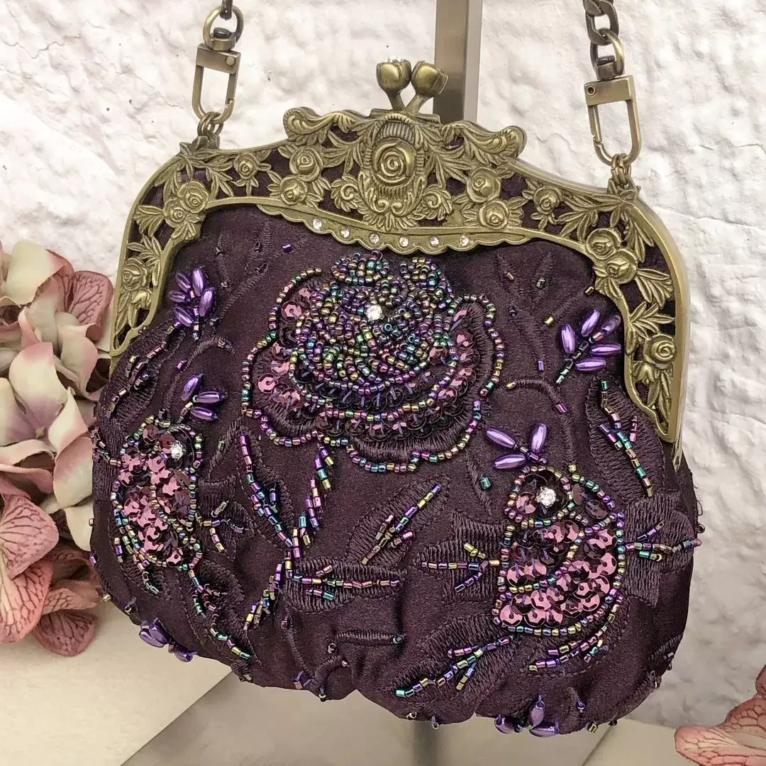 Perlentasche Trachtentasche für Damen No. 8 – Bild 12 – Chiemgauer Heimatwerk Trachten-Onlineshop Perlentasche Trachtentasche für Damen No. 8 - Bild 12 - Chiemgauer Heimatwerk Trachten-Onlineshop