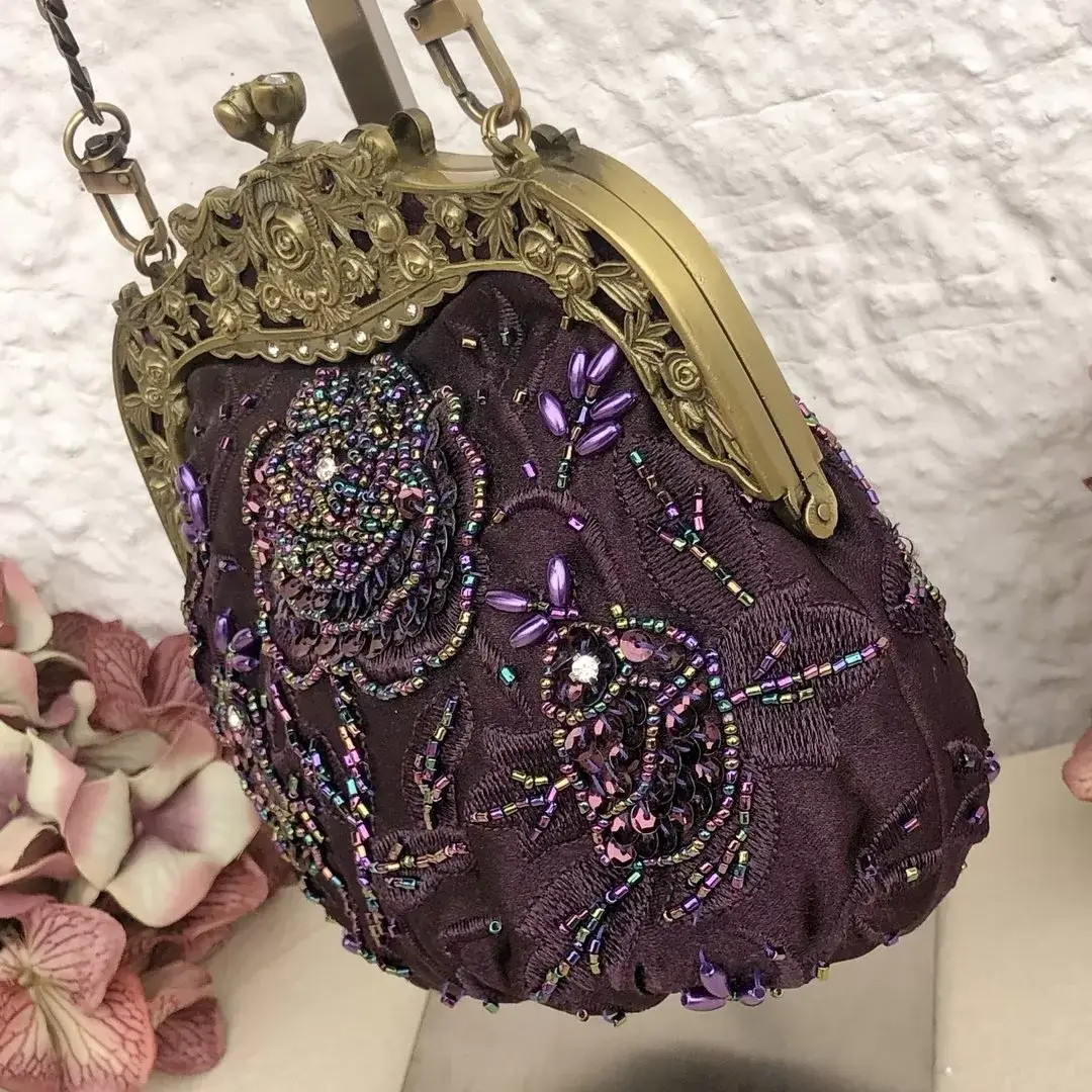 Perlentasche Trachtentasche für Damen No. 8 – Bild 14 – Chiemgauer Heimatwerk Trachten-Onlineshop Perlentasche Trachtentasche für Damen No. 8 - Bild 14 - Chiemgauer Heimatwerk Trachten-Onlineshop