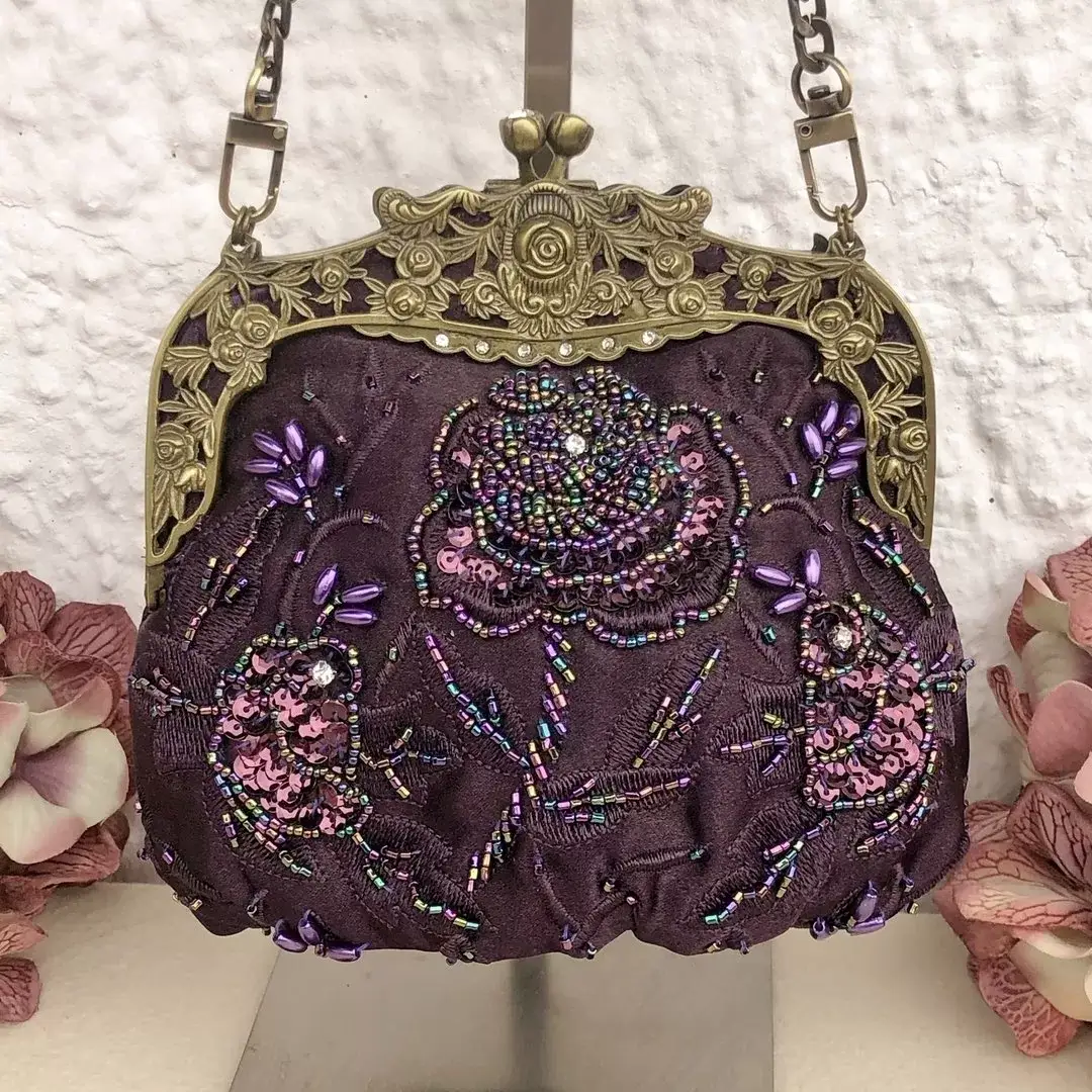 Perlentasche Trachtentasche für Damen No. 8 – Bild 2 – Chiemgauer Heimatwerk Trachten-Onlineshop Perlentasche Trachtentasche für Damen No. 8 - Bild 2 - Chiemgauer Heimatwerk Trachten-Onlineshop