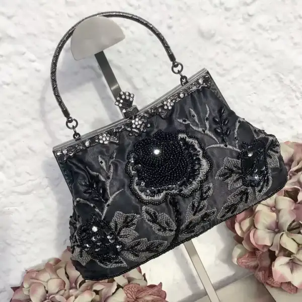 Perlentasche Trachtentasche für Damen No. 9 – Bild 1 – Chiemgauer Heimatwerk Trachten-Onlineshop Perlentasche Trachtentasche für Damen No. 9 - Bild 1 - Chiemgauer Heimatwerk Trachten-Onlineshop