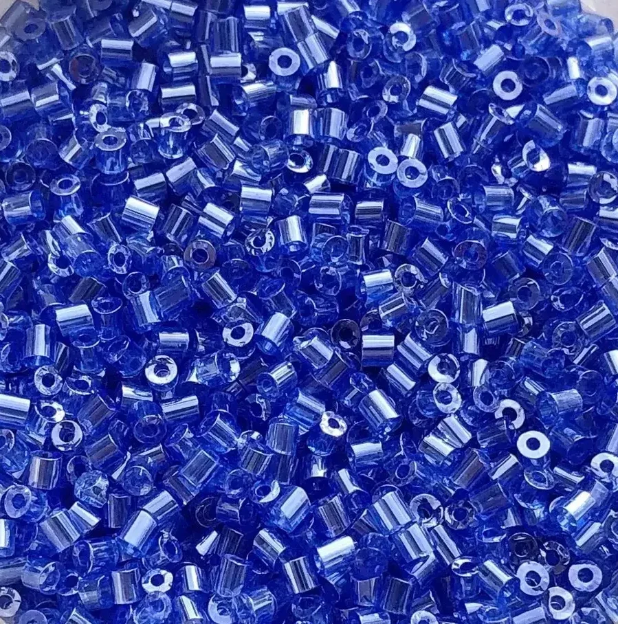 Rocailles Glasstifte blau irisierend No. 18 – Bild 1 – Chiemgauer Heimatwerk Trachten-Onlineshop Rocailles Glasstifte blau irisierend No. 18 - Bild 1 - Chiemgauer Heimatwerk Trachten-Onlineshop