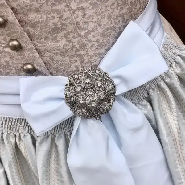 Schleifenspange Dirndlspange für Schürze platin-rosé – Bild 1 – Chiemgauer Heimatwerk Trachten-Onlineshop Schleifenspange Dirndlspange für Schürze platin-rosé - Bild 1 - Chiemgauer Heimatwerk Trachten-Onlineshop