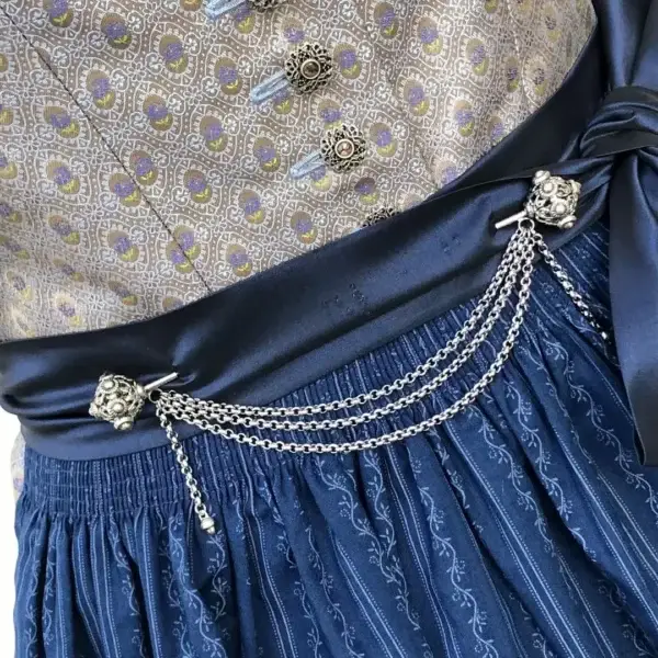 Schürzennadel Tuchnadel groß antik-silber – Bild 1 – Chiemgauer Heimatwerk Trachten-Onlineshop Schürzennadel Tuchnadel groß antik-silber - Bild 1 - Chiemgauer Heimatwerk Trachten-Onlineshop