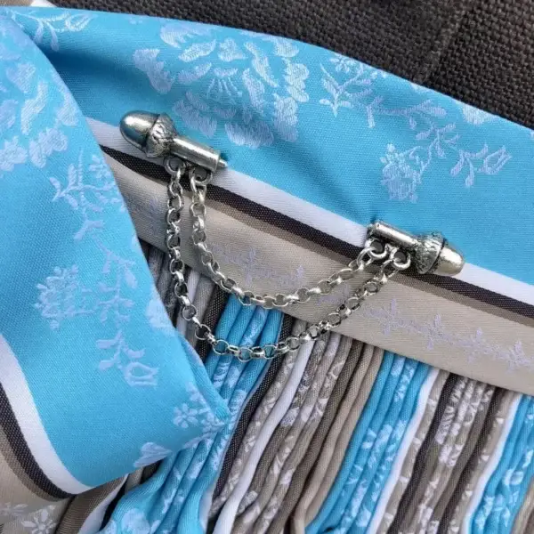 Schürzennadel Tuchnadel klein anik-silber – Bild 1 – Chiemgauer Heimatwerk Trachten-Onlineshop Schürzennadel Tuchnadel klein anik-silber - Bild 1 - Chiemgauer Heimatwerk Trachten-Onlineshop