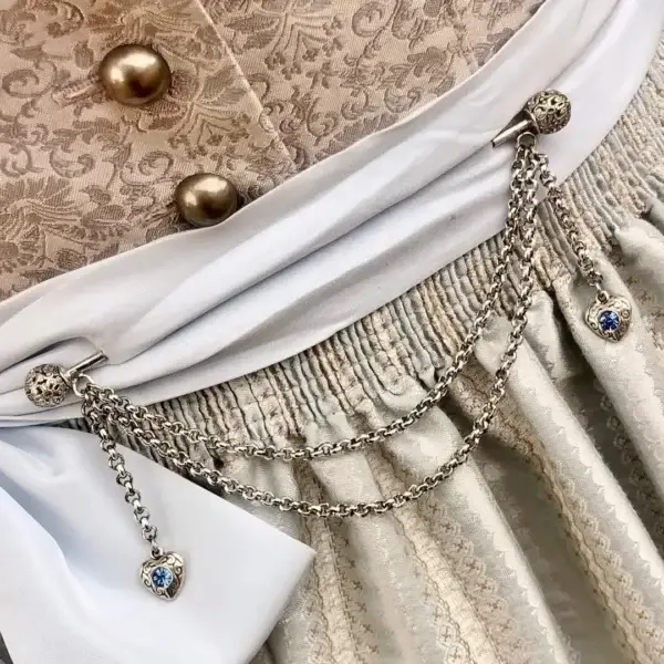 Schürzennadel Tuchnadel mit Herz blau – Bild 1 – Chiemgauer Heimatwerk Trachten-Onlineshop Schürzennadel Tuchnadel mit Herz blau - Bild 1 - Chiemgauer Heimatwerk Trachten-Onlineshop