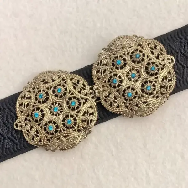 Schürzenschließe mit Swarovski in petrol No. 123 – Bild 1 – Chiemgauer Heimatwerk Trachten-Onlineshop Schürzenschließe mit Swarovski in petrol No. 123 - Bild 1 - Chiemgauer Heimatwerk Trachten-Onlineshop