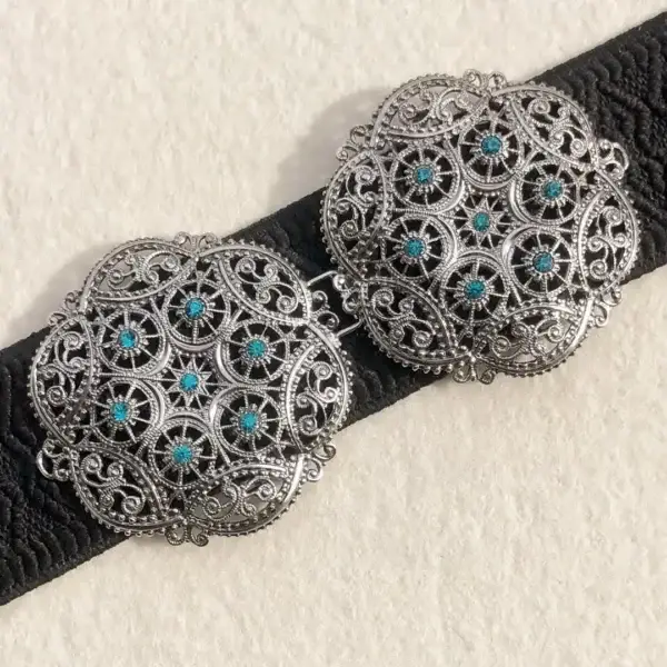 Schürzenschließe mit Swarovski in petrol No. 142 – Bild 1 – Chiemgauer Heimatwerk Trachten-Onlineshop Schürzenschließe mit Swarovski in petrol No. 142 - Bild 1 - Chiemgauer Heimatwerk Trachten-Onlineshop