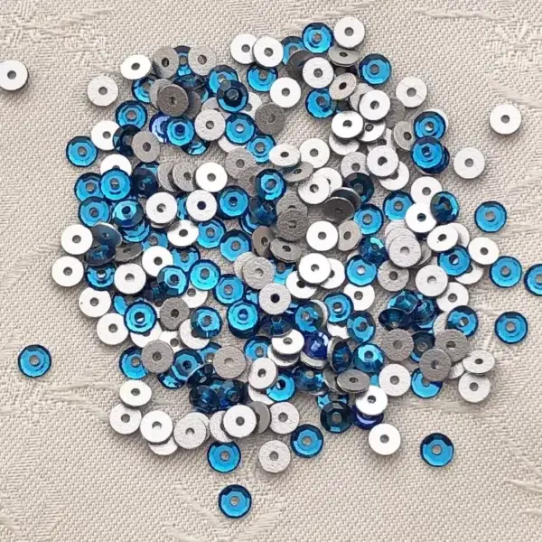 Swarovski Lochstrass enzianblau 4 mm – Bild 1 – Chiemgauer Heimatwerk Trachten-Onlineshop Swarovski Lochstrass enzianblau 4 mm - Bild 1 - Chiemgauer Heimatwerk Trachten-Onlineshop